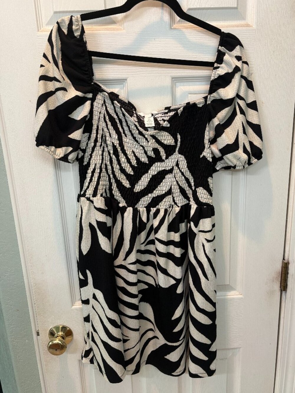 H&M Black White Zebra Print Mini Dress Smocked Puff Sleeve Crinkle Knit XL